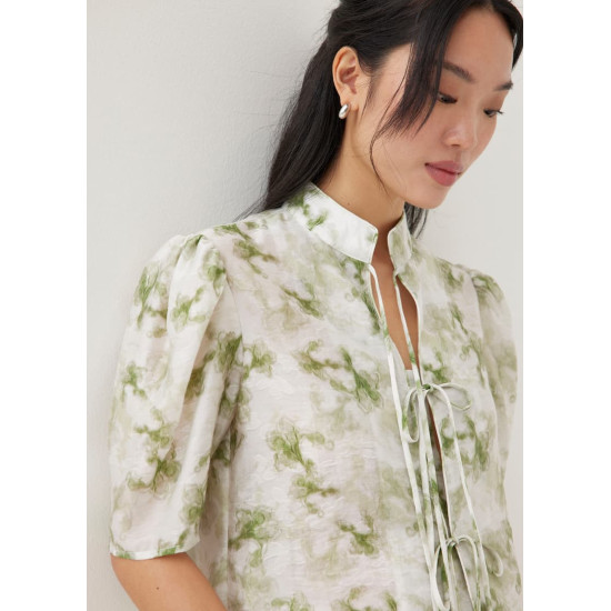 Jian Mandarin Collar Puff Sleeve Blouse in Heirloom Botanicals